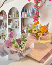 Load image into Gallery viewer, Rococo's ‘Pick of the Day’ Arrangement