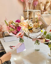 Load image into Gallery viewer, Rococo's ‘Pick of the Day’ Bouquet