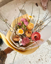Load image into Gallery viewer, Rococo's ‘Pick of the Day’ Bouquet