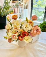 Load image into Gallery viewer, Rococo's ‘Pick of the Day’ Arrangement