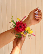 Load image into Gallery viewer, Corsage
