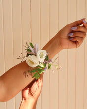 Load image into Gallery viewer, Corsage
