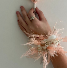 Load image into Gallery viewer, Dried Corsage
