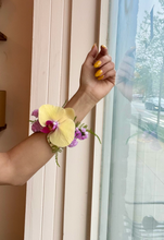 Load image into Gallery viewer, Fresh Corsage
