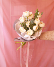 Load image into Gallery viewer, Seasonal Favorite: Ranunculus
